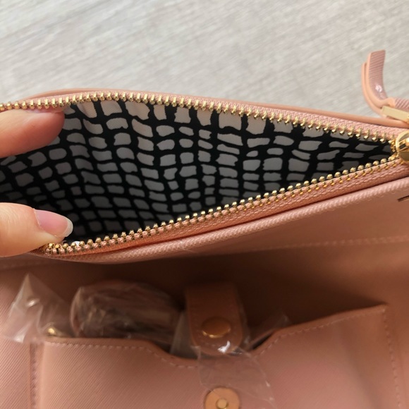 Francesca’s Olivia Classic Saffiano Wallet - Pink - Picture 8 of 12